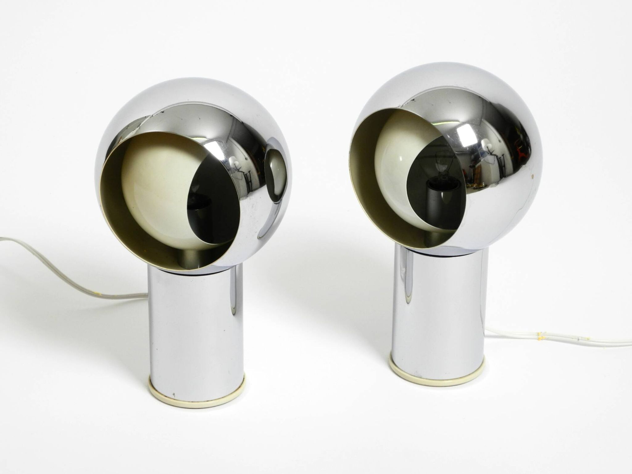 Pair of large Mid Century Space Age chrome table lamps - Made in Italy