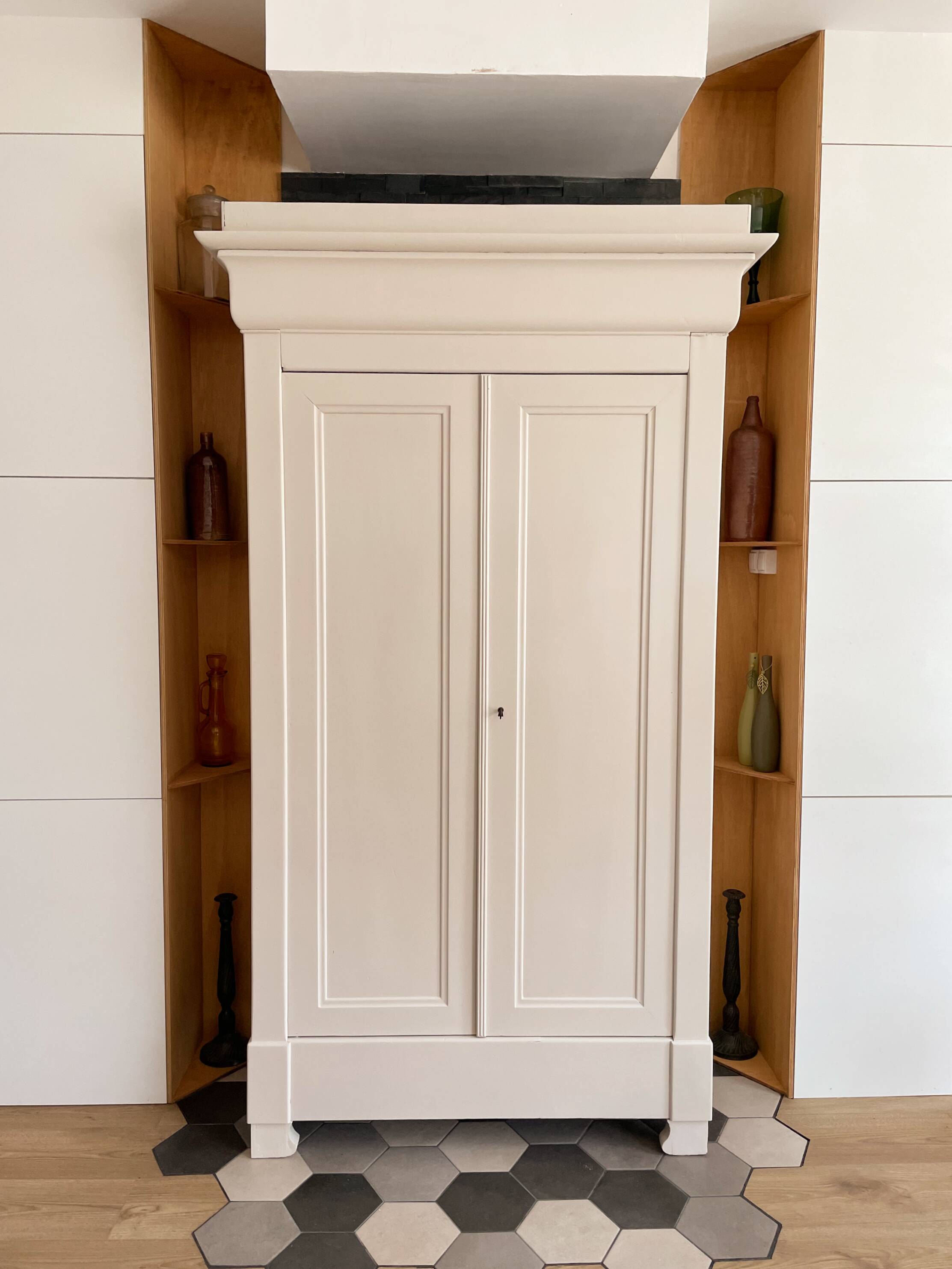 Walnut wardrobe, early 20th century