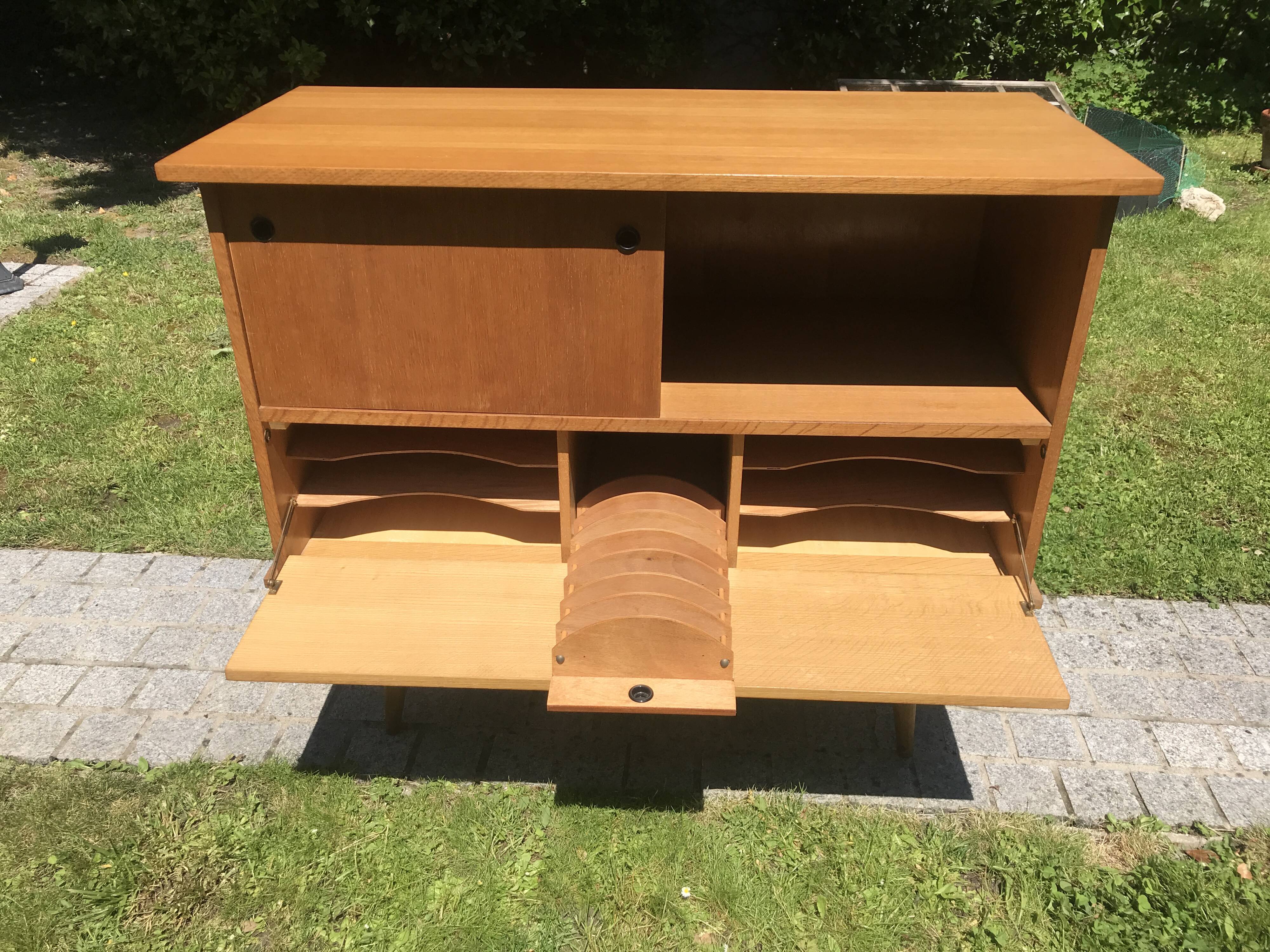 Small sideboard vintage HiFi 1950 feet compass