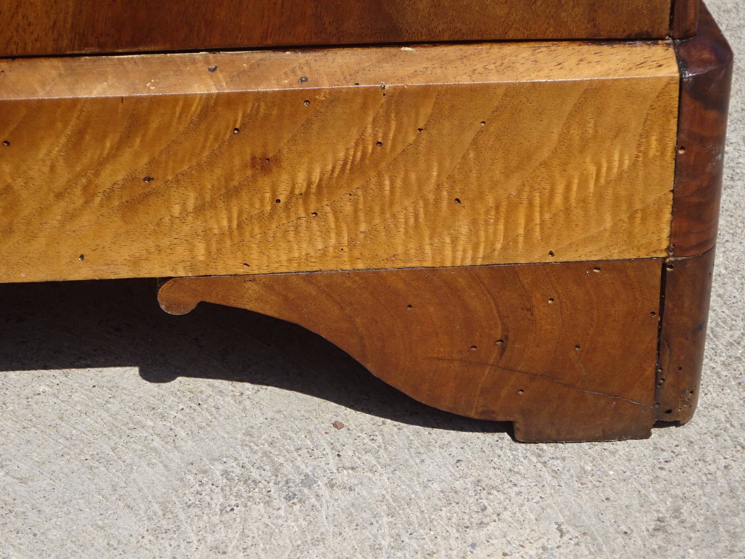 Antique Louis Philippe chest of drawers made entirely of walnut.