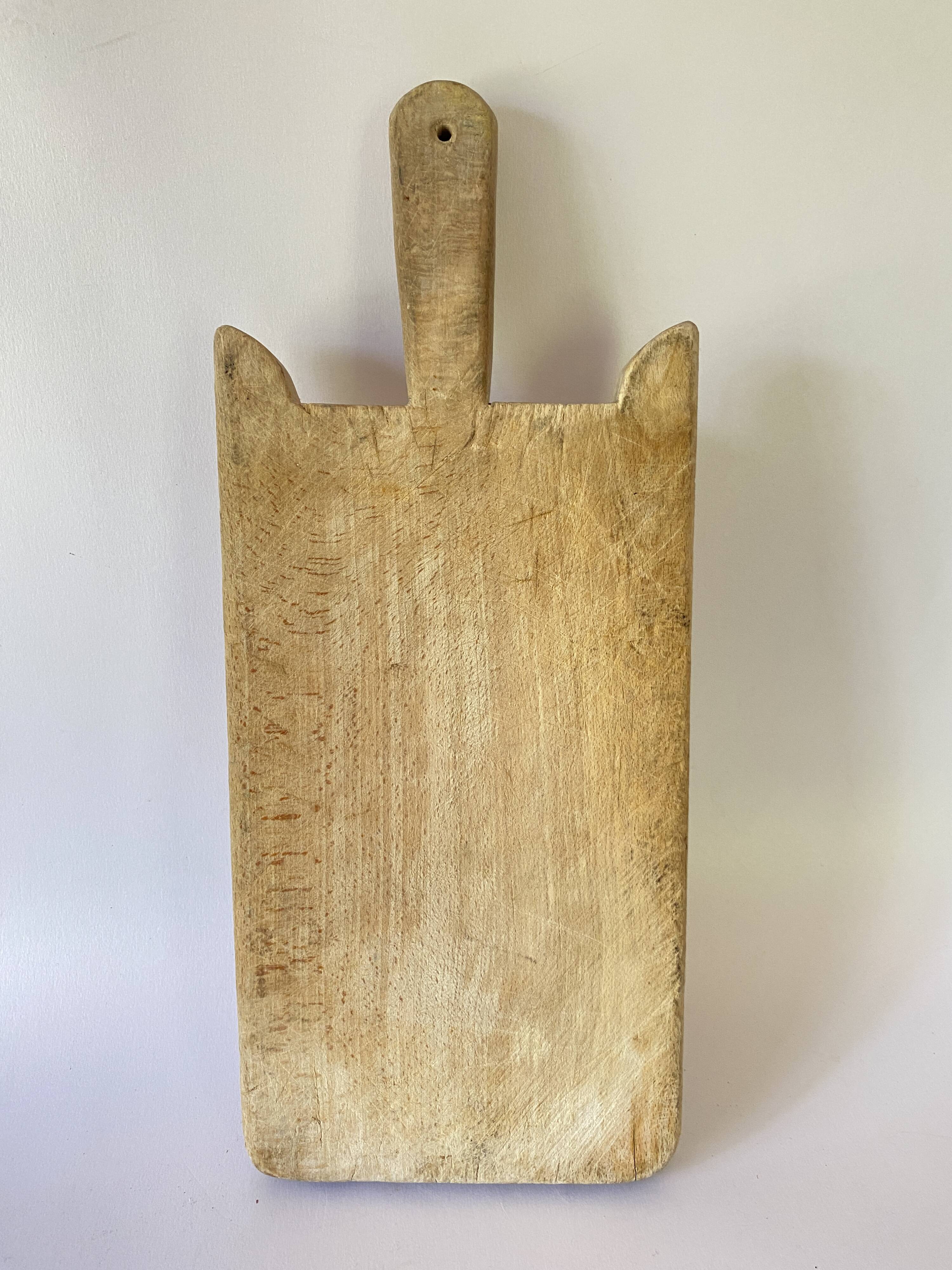 Butcher's cutting board with handle