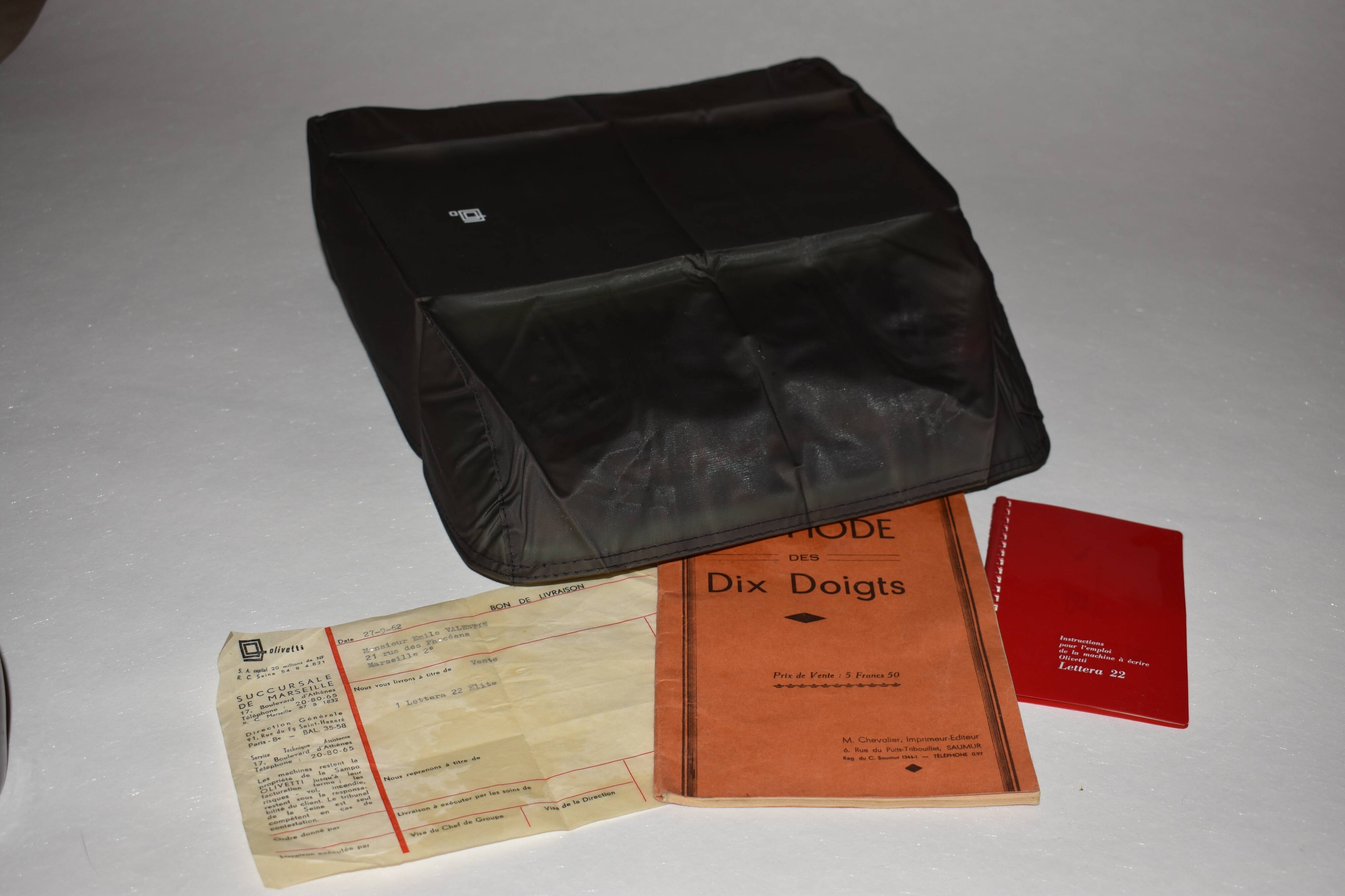 Olivetti Lettera 22 typewriter