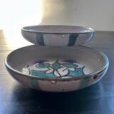 Pair of plates with thistle decoration