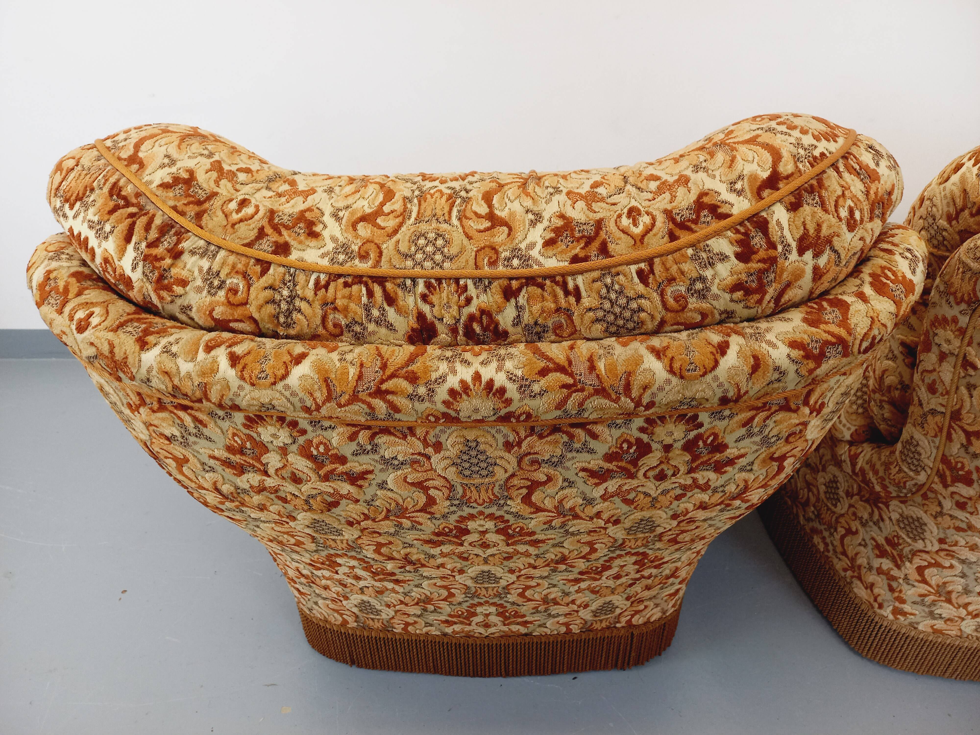 Set of 2 vintage armchairs in floral fabric with fringes from the 60s 70s
