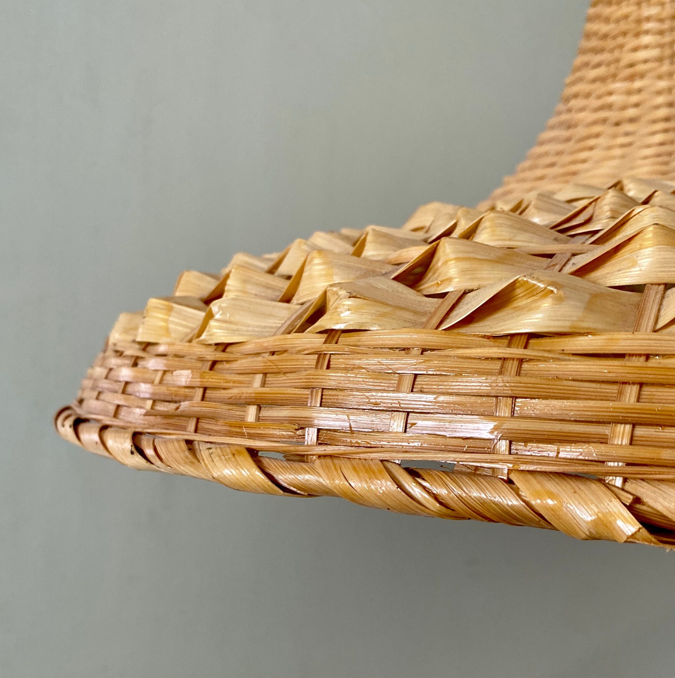 Vintag lampshade suspension in natural material
