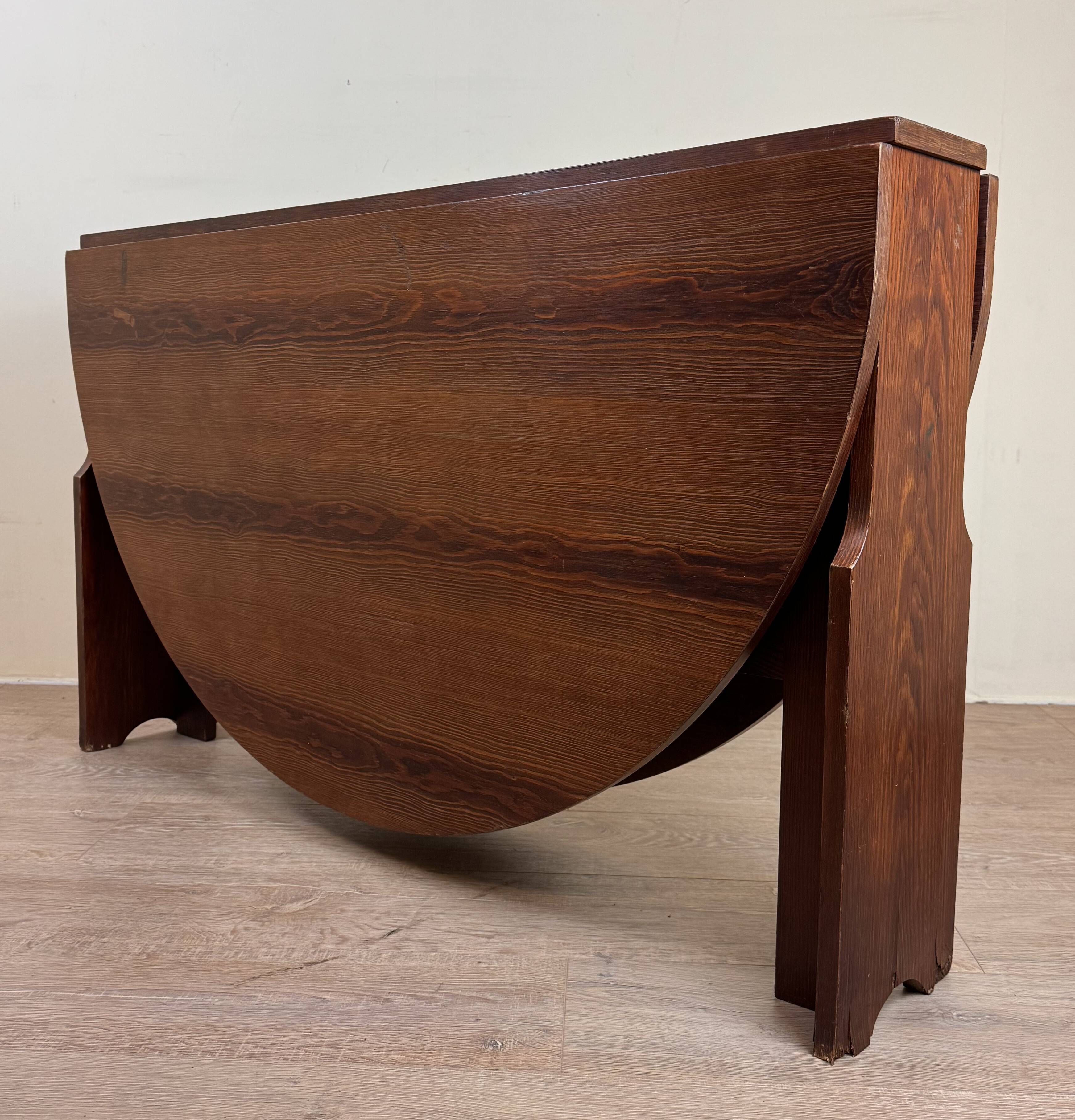 Large oval Gateleg folding table with two leaves in Rio rosewood