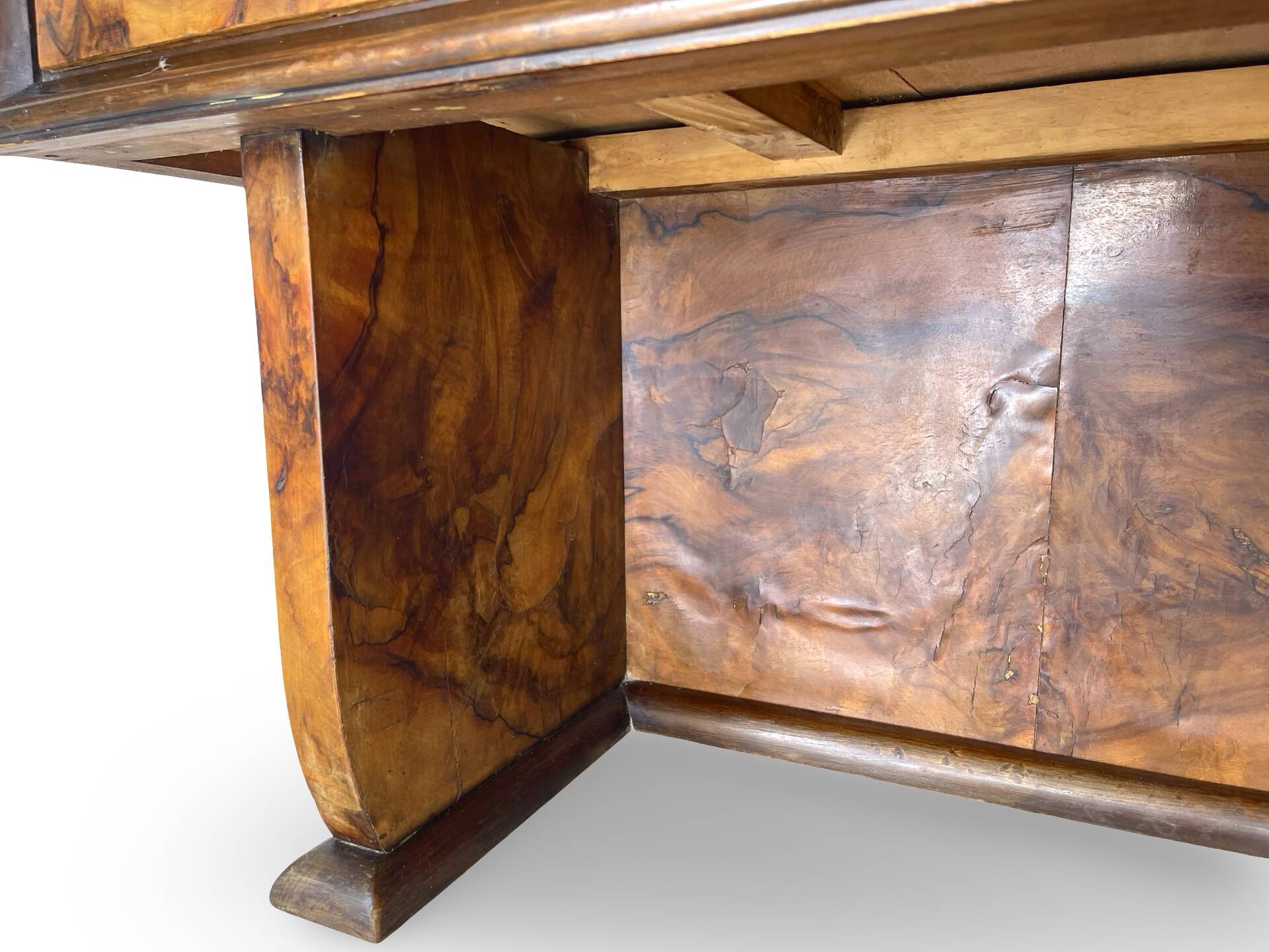 Italian burl walnut art deco console table, 1930s.