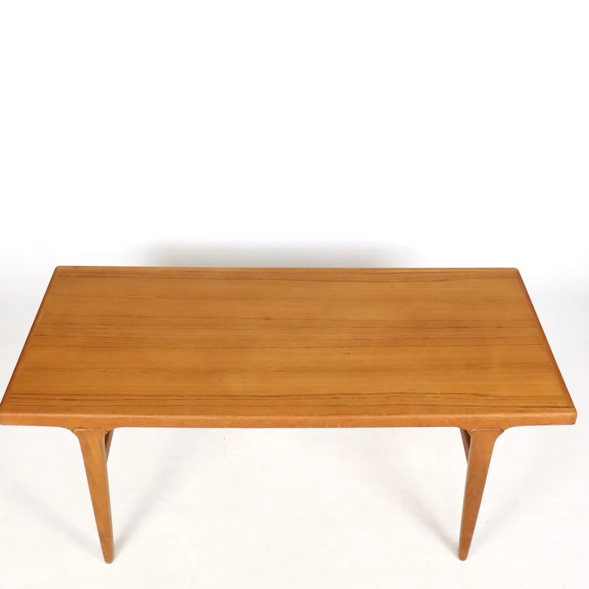 Table basse en teck années 60