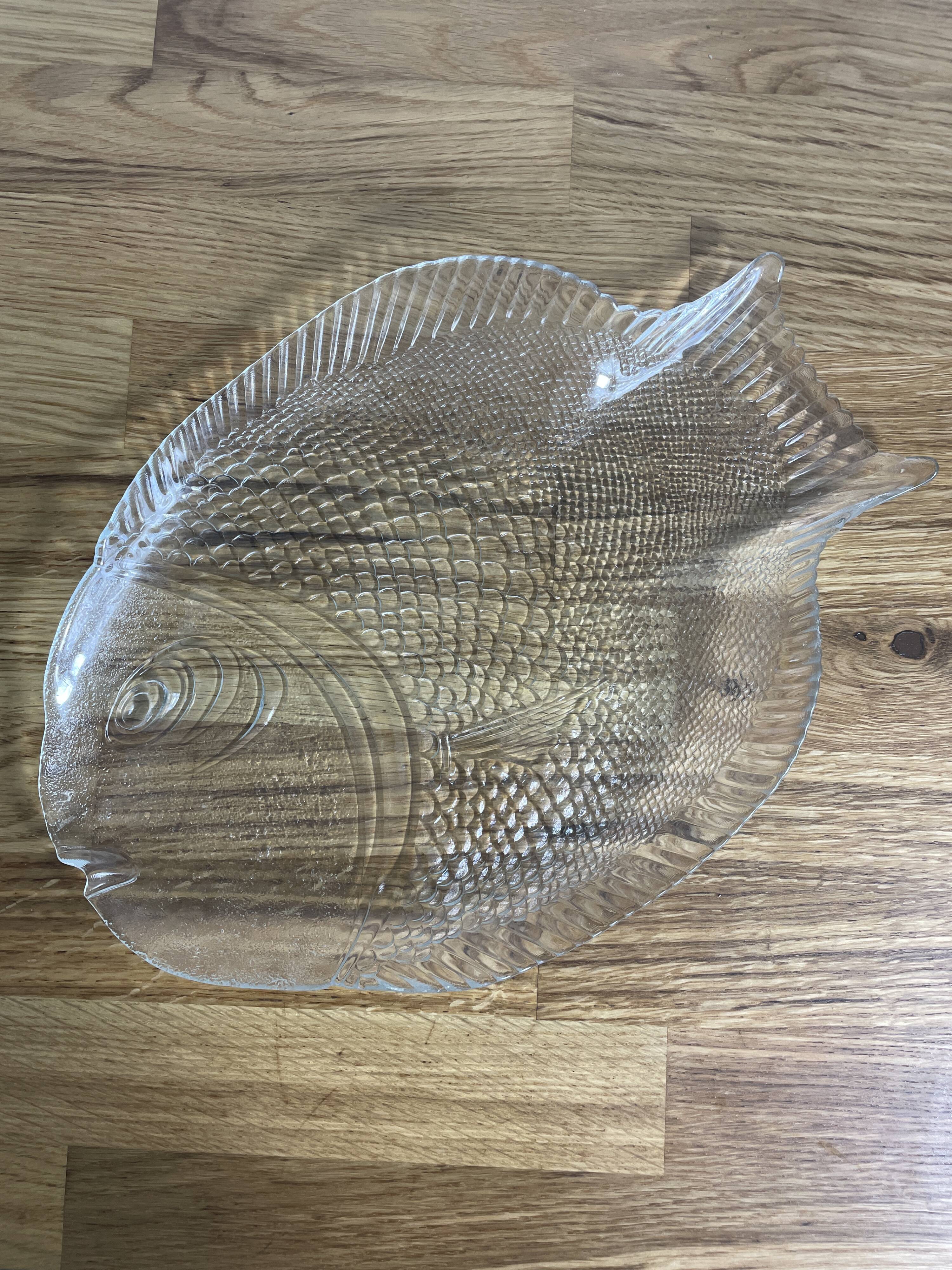 Fish serving dish