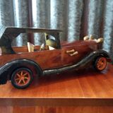 Jouet voiture en bois verni
