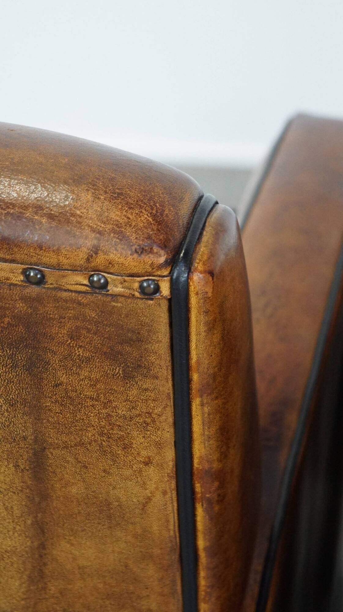 Set of 2 characterful, comfortable armchairs made of sheepskin leather with a sleek Art Deco design