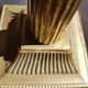 Paire de bougeoirs colonnes en laiton et bronze