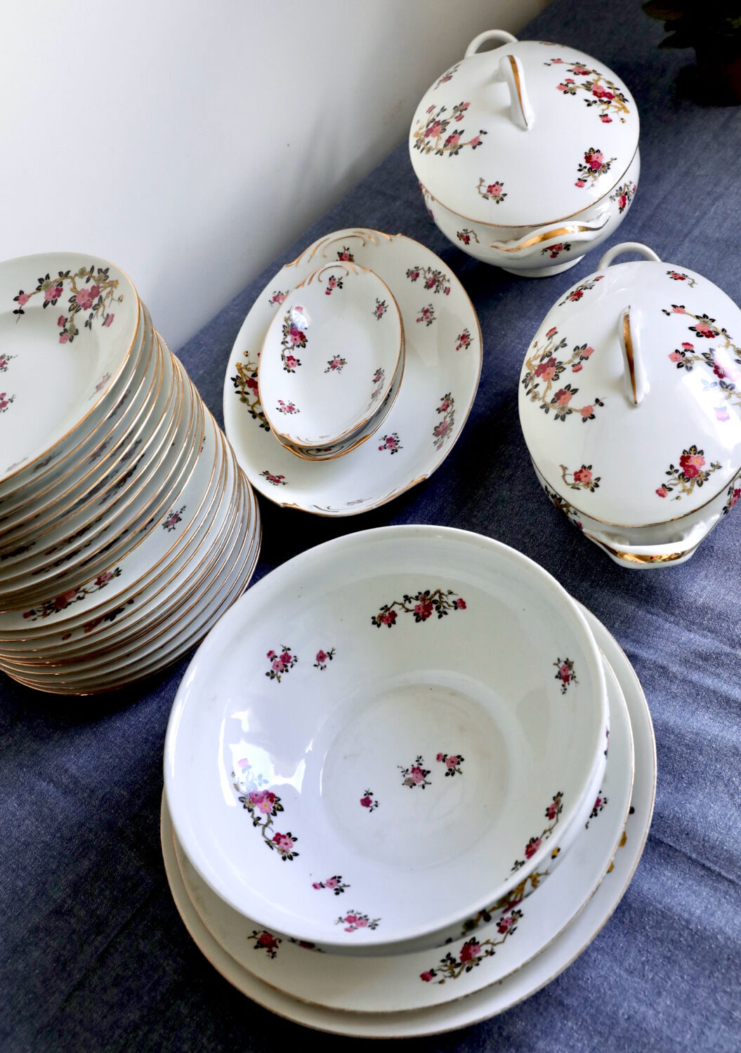 Antique table service in Limoges porcelain by F. Legrand, period A.