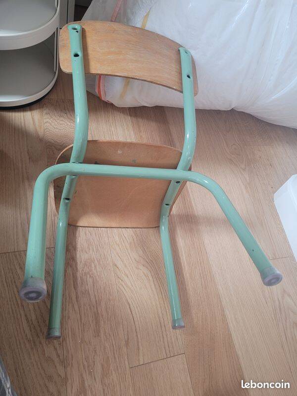 Chaise scolaire enfant écolier vintage