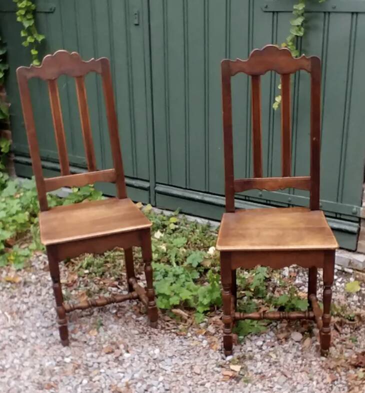 Pair of oak chairs