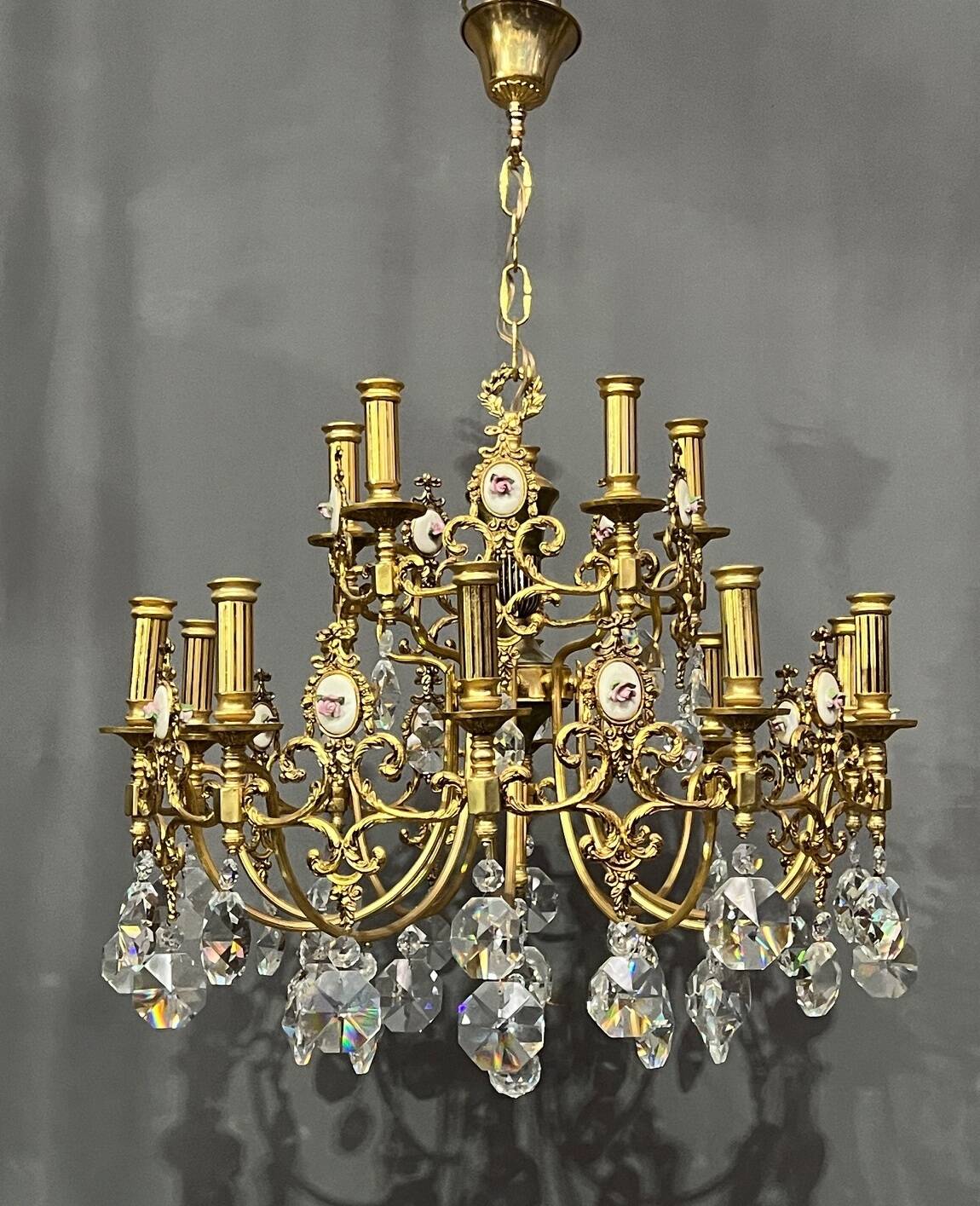 Chandelier with ceramic medallions and Swarovski crystals with 15 light points