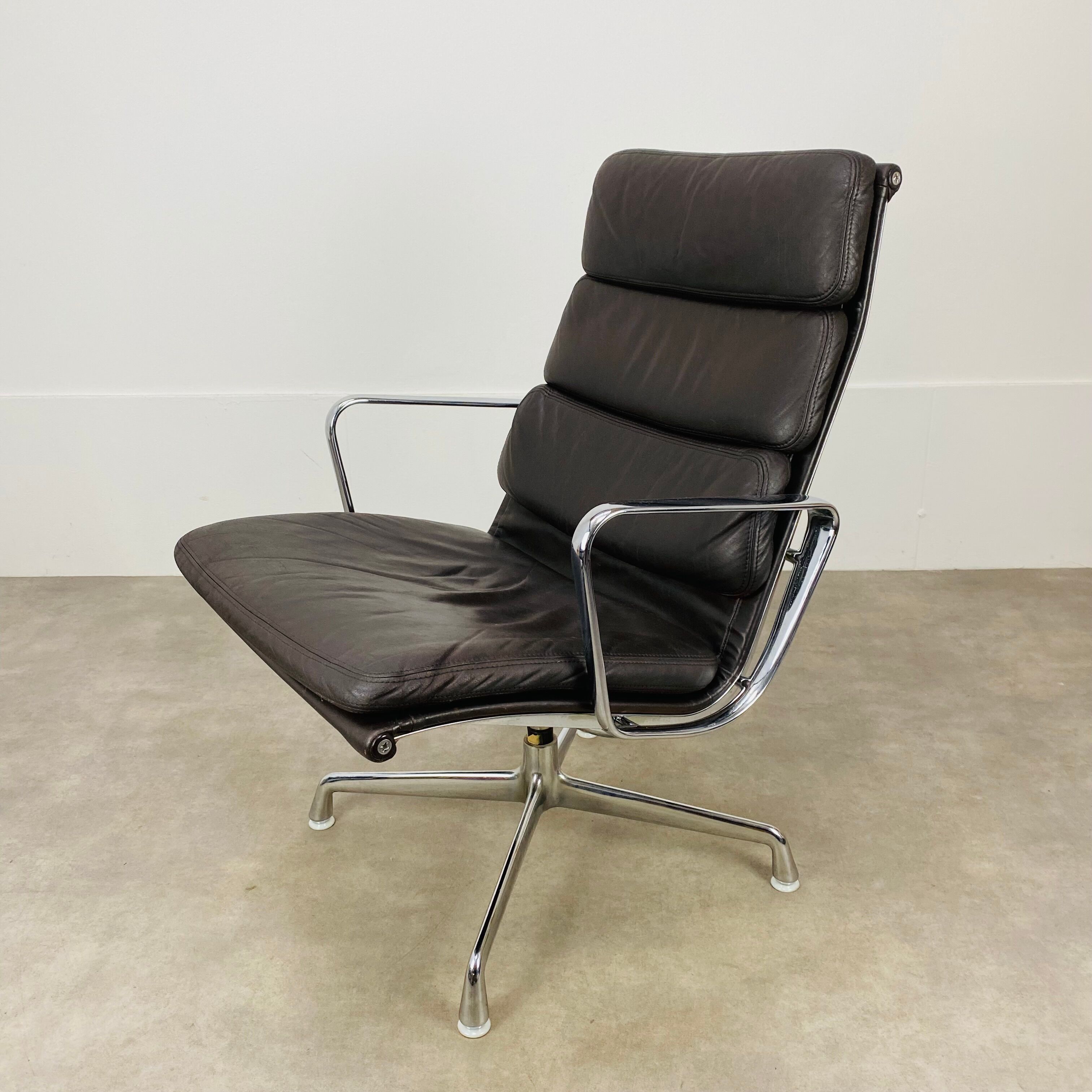 Armchair Ea 216 Eames edition Herman Miller brown leather