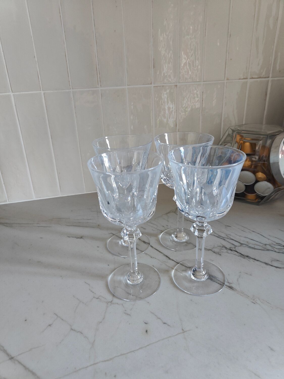 4 wine glasses