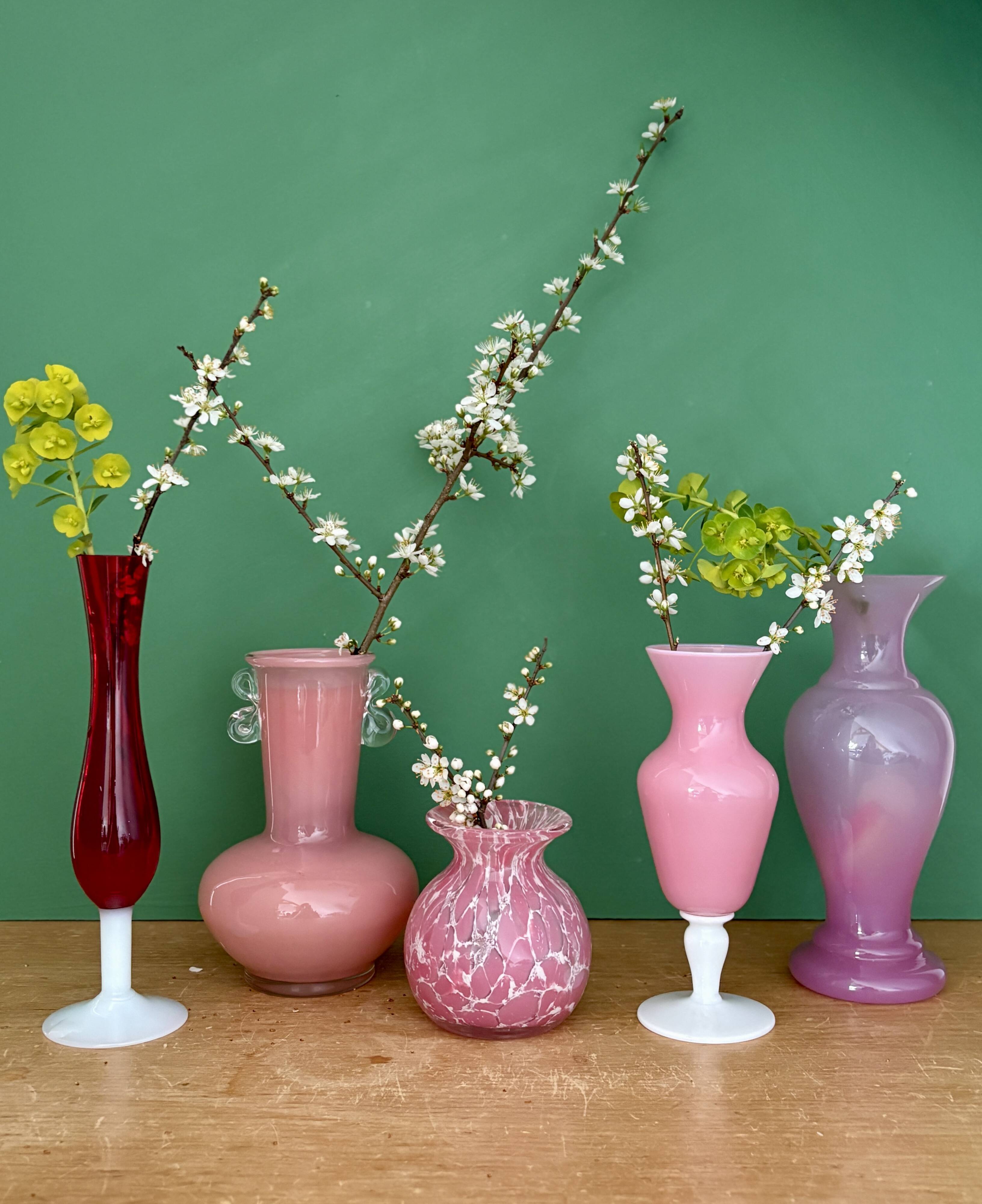 Set of 5 antique vases/soliflores in opaline and pink and red glass.