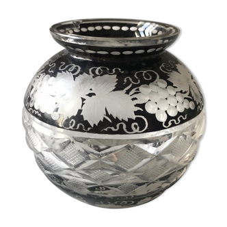 Vase boule en cristal de Bohème noir gravé de pampres