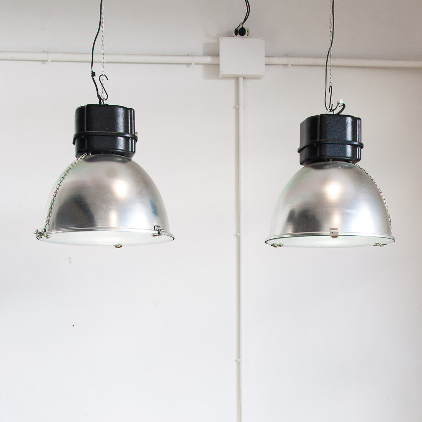 Industrial aluminum pendant light. Modified for E-27 bulb.