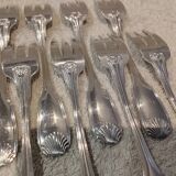 12 fourchettes à gateaux métal argenté orfèvre Cailar Bayard coquille