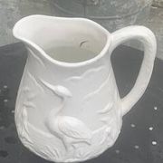 Carafe le héron en ceramique émaillée blanche barbotine