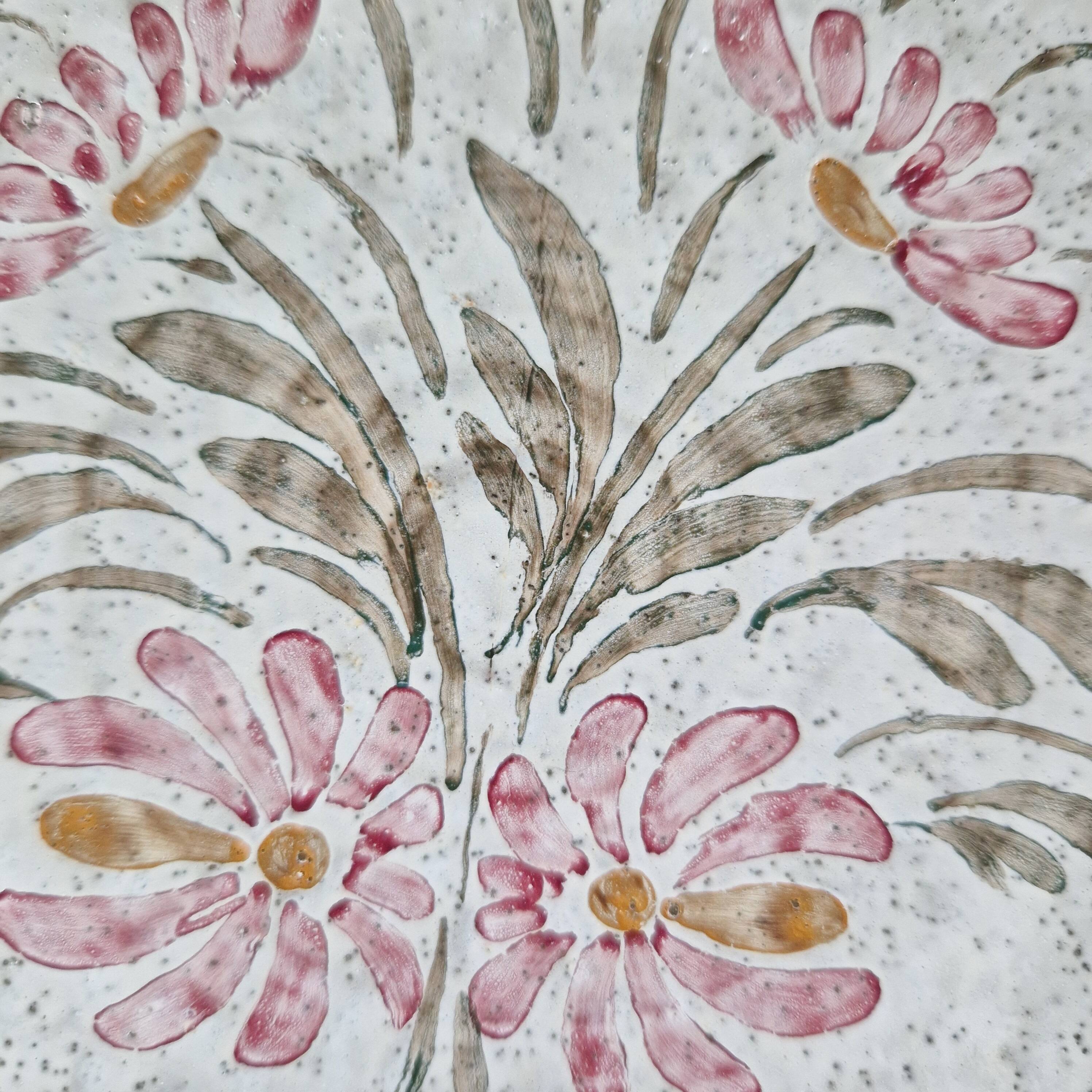 Keraluc quimper stoneware plate with pink flower motif, hand-decorated, 22 cm