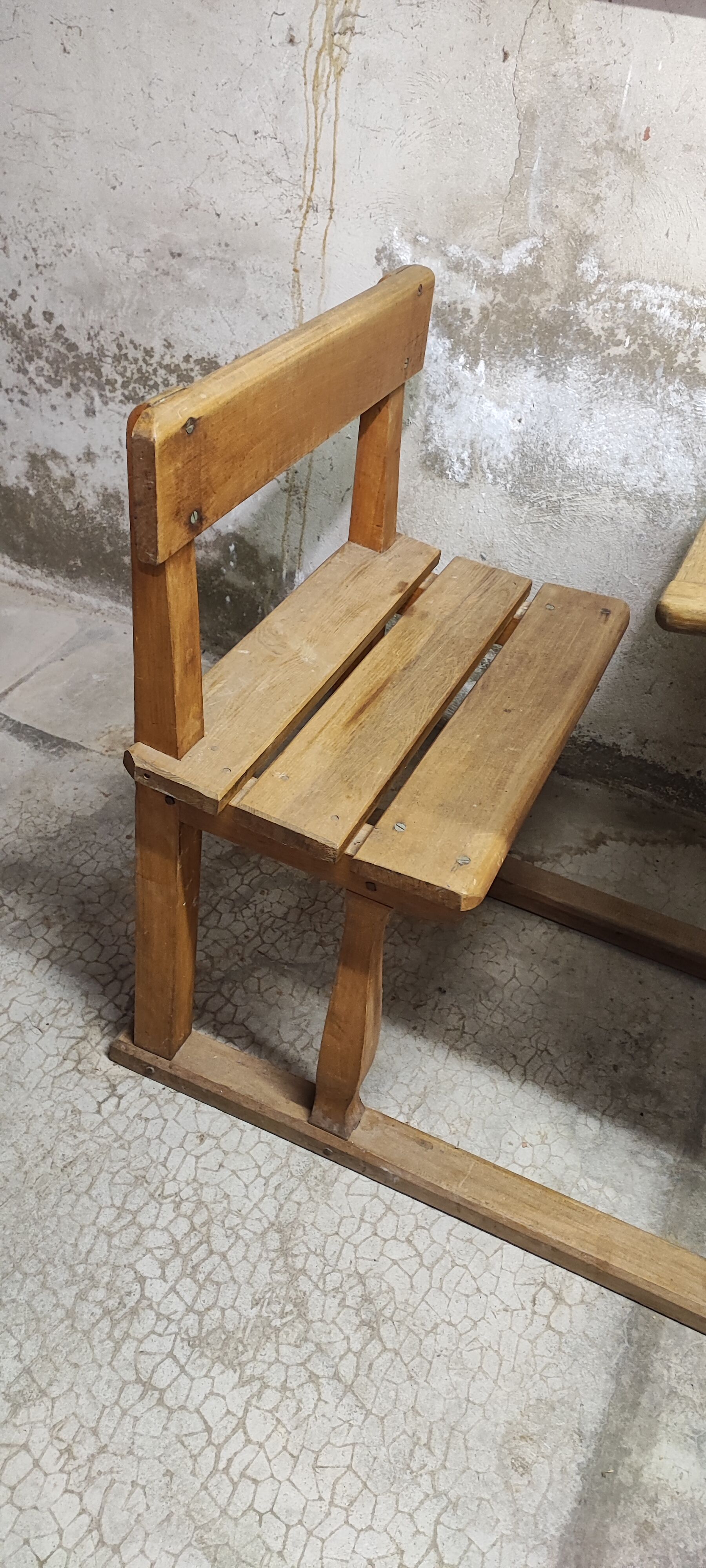 Bureau pupitre écolier une personne