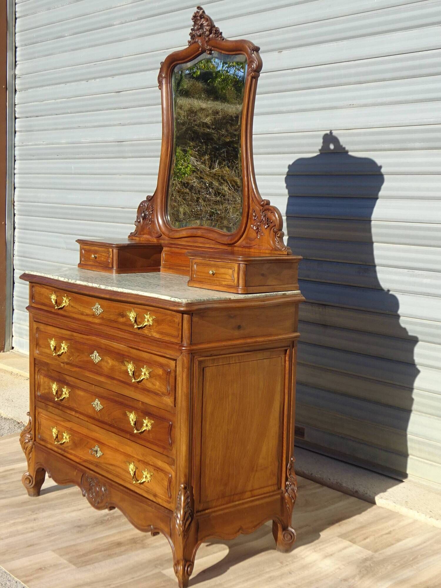 Commode en noyer Louis XV avec miroir