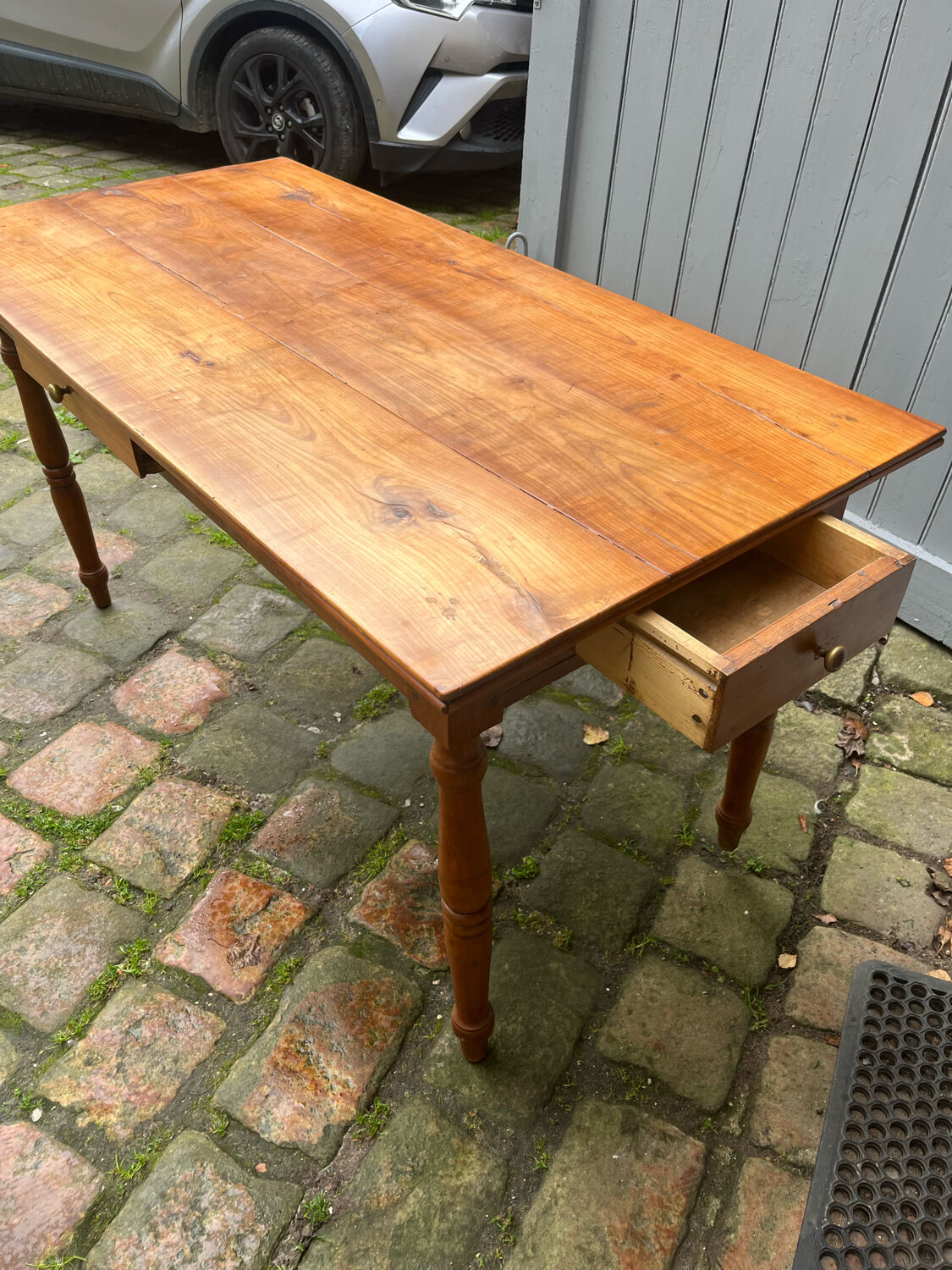 Kitchen cherry table