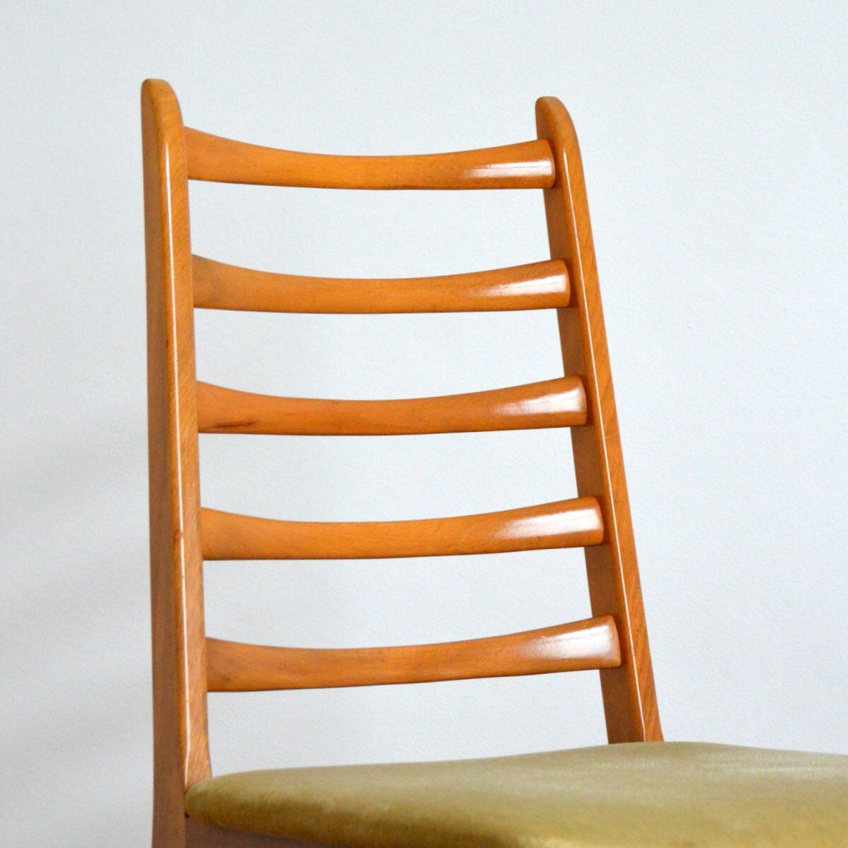Suite of 6 vintage chairs 1960s