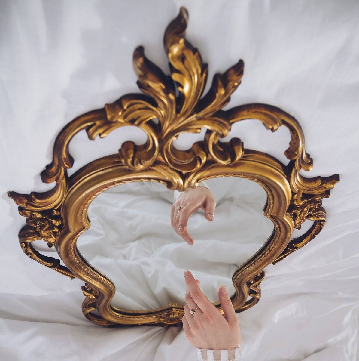 Miroir mural en or de style Hollywood Regency, USA