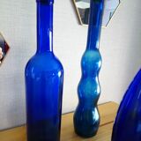 Trio de bouteilles bleues
