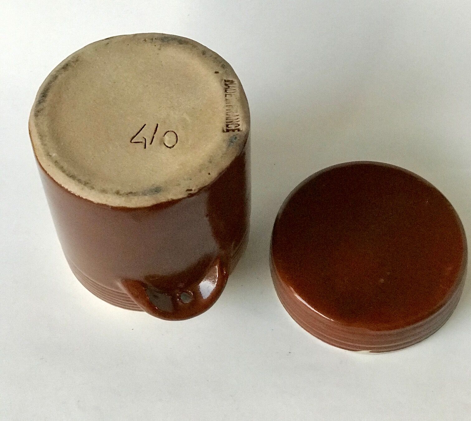 Small sandstone pot with lid