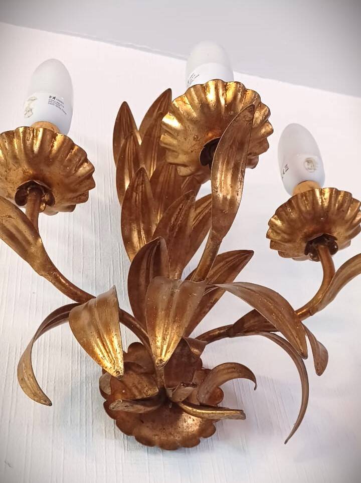 Vintage Italian Florentine wall light in golden bronze metal 1970