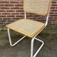 Chaise Cesca modèle b32 en blanc et bois par Marcel Breuer