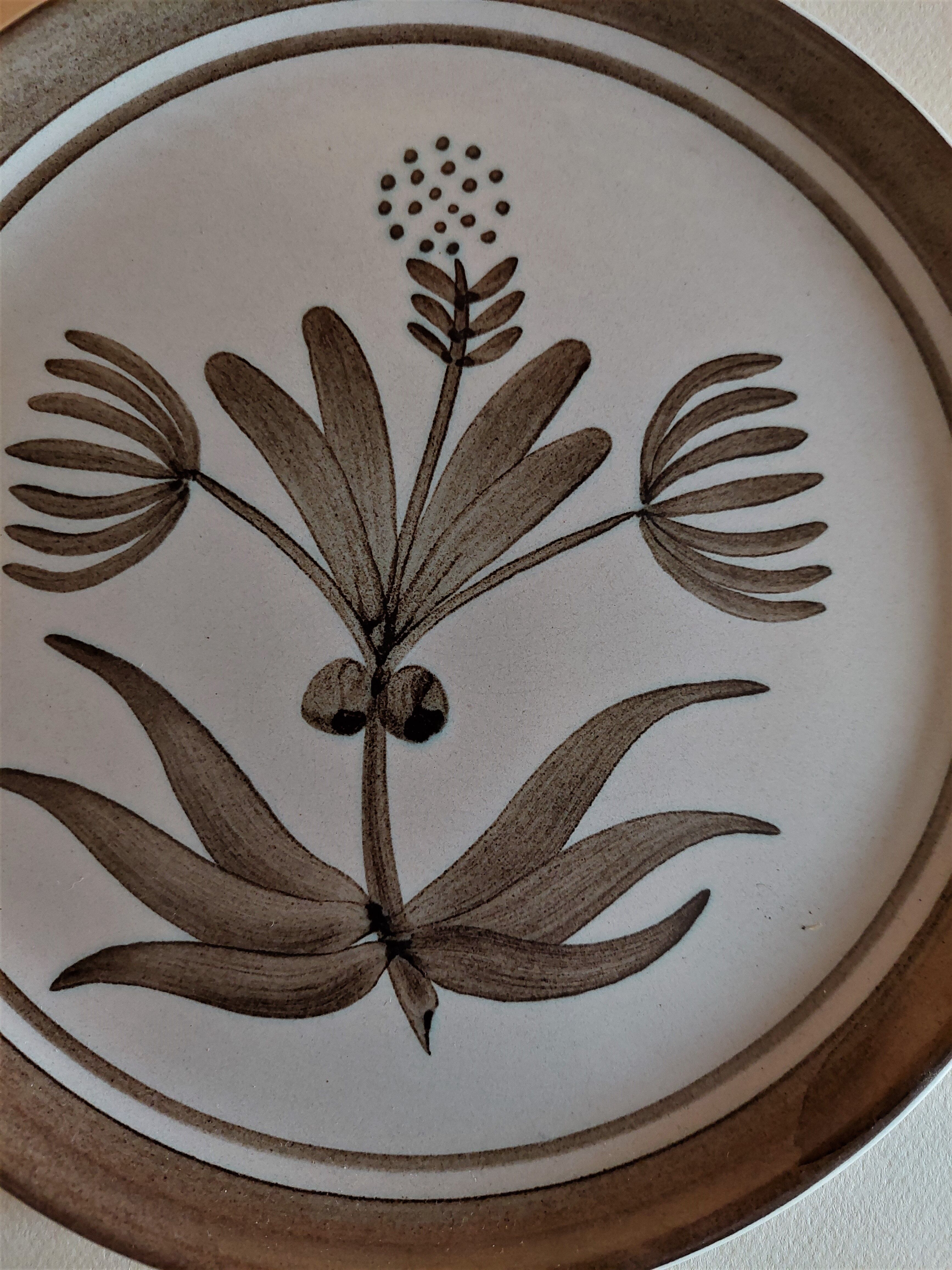 Vintage flat plates in sandstone series of six marked Longchamp