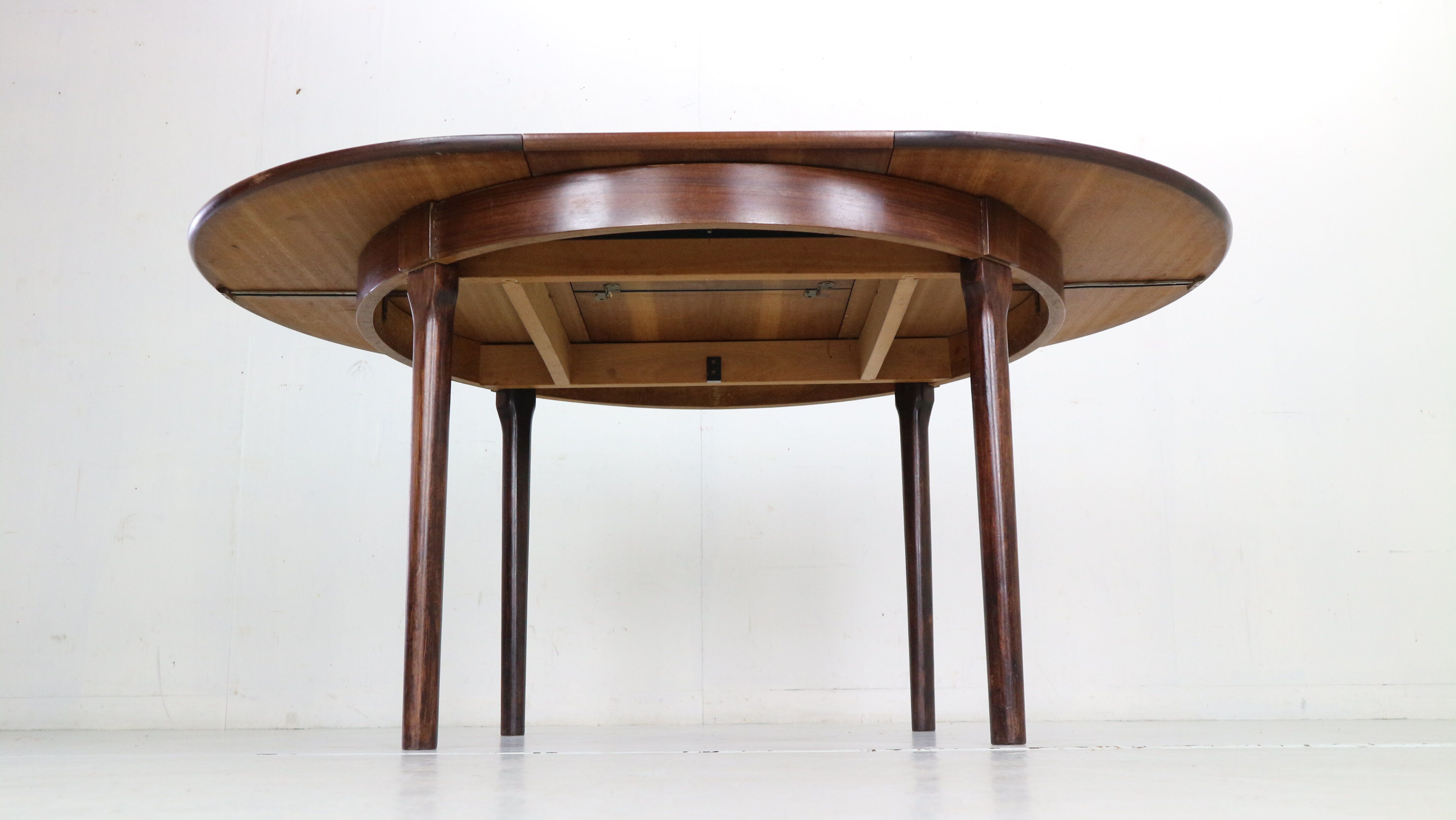 Scandinavian Modern Extendable Oval/Round Dinning Table, 1960, Denmark