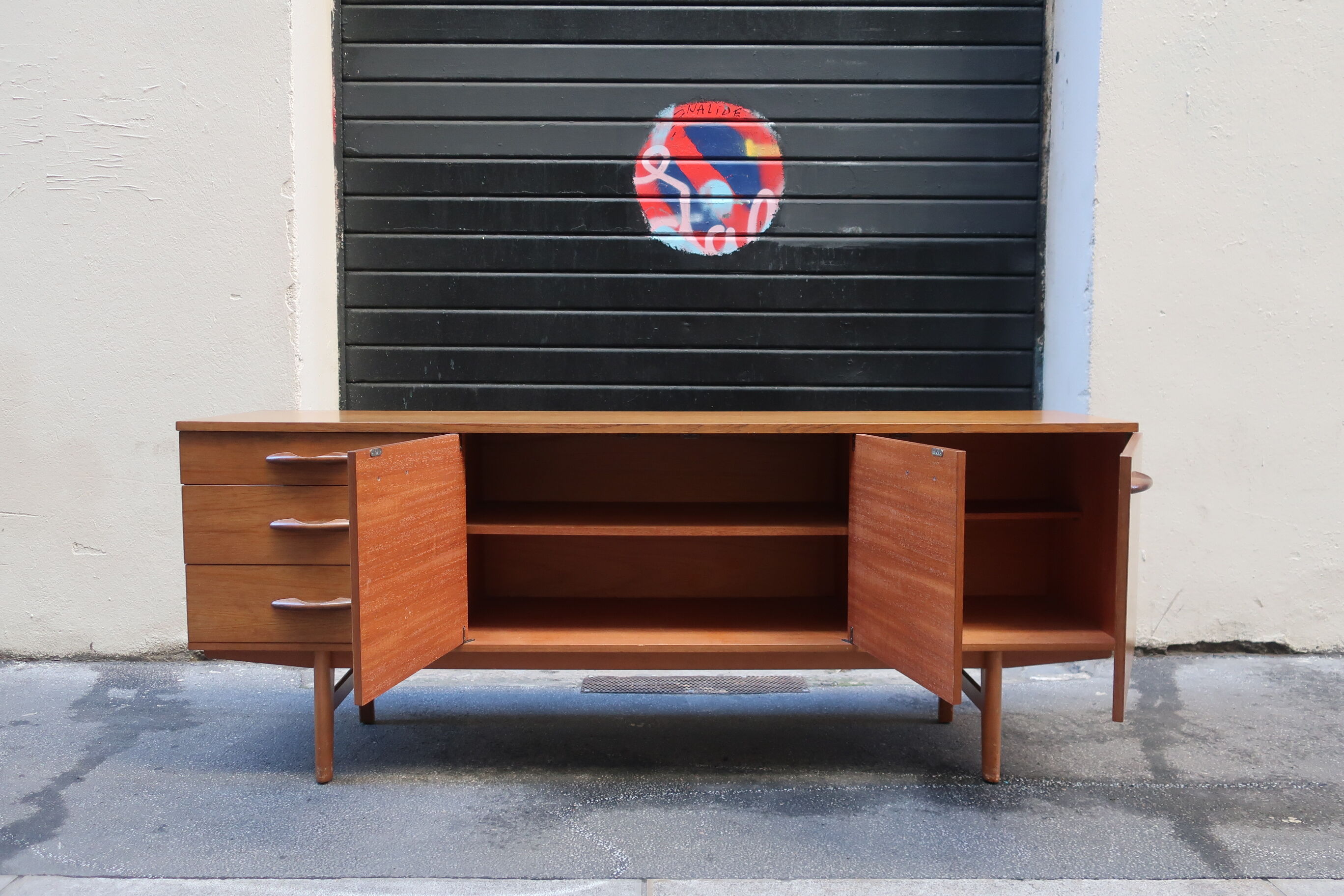 Row in the 1960s teak