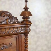 Cabinet de style Renaissance Revival en noyer, 1900