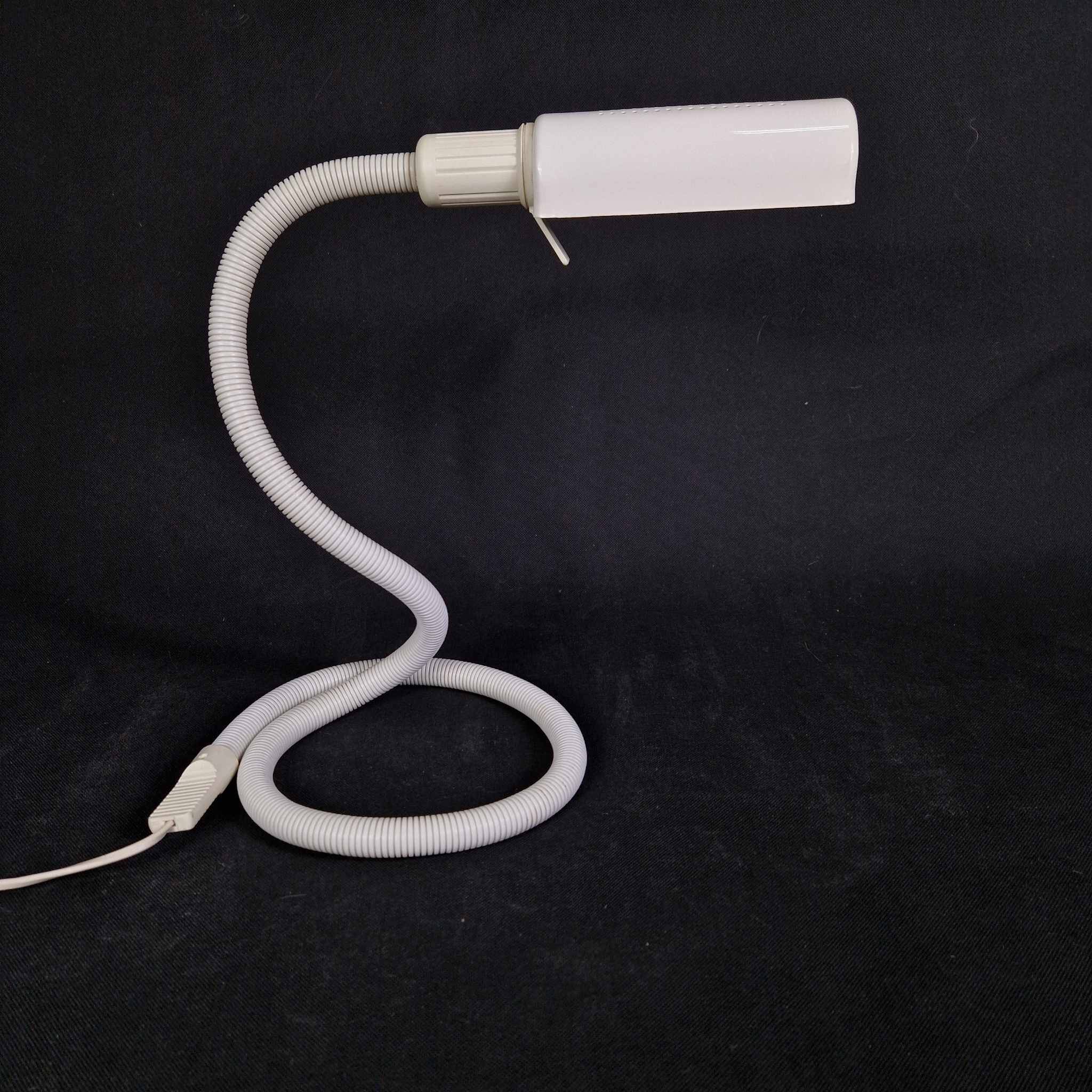 Lampe de bureau design Seneca des années 80 fabriquée en Suède.