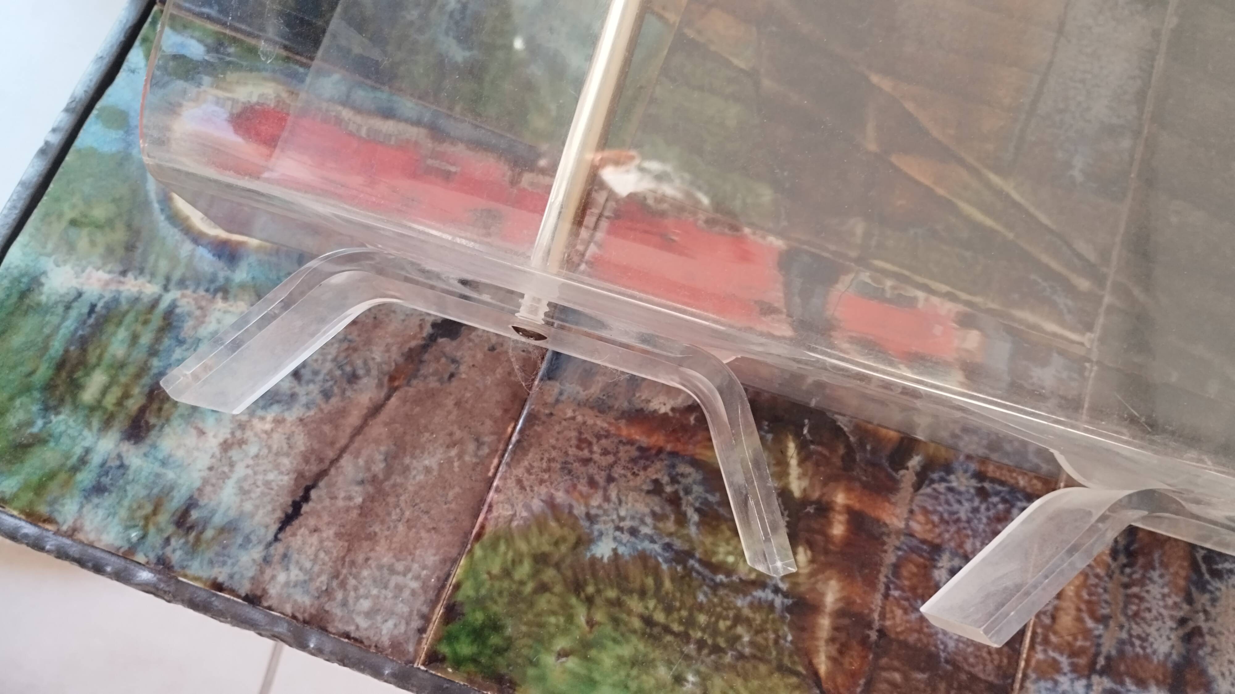 Acrylic magazine rack