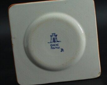 Old empty pocket in Gien earthen earthenware model peony