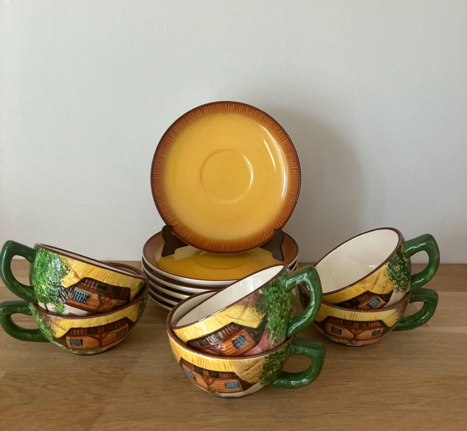Vintage-Service of 6 cups with saucers-Chalet theme-West Germany