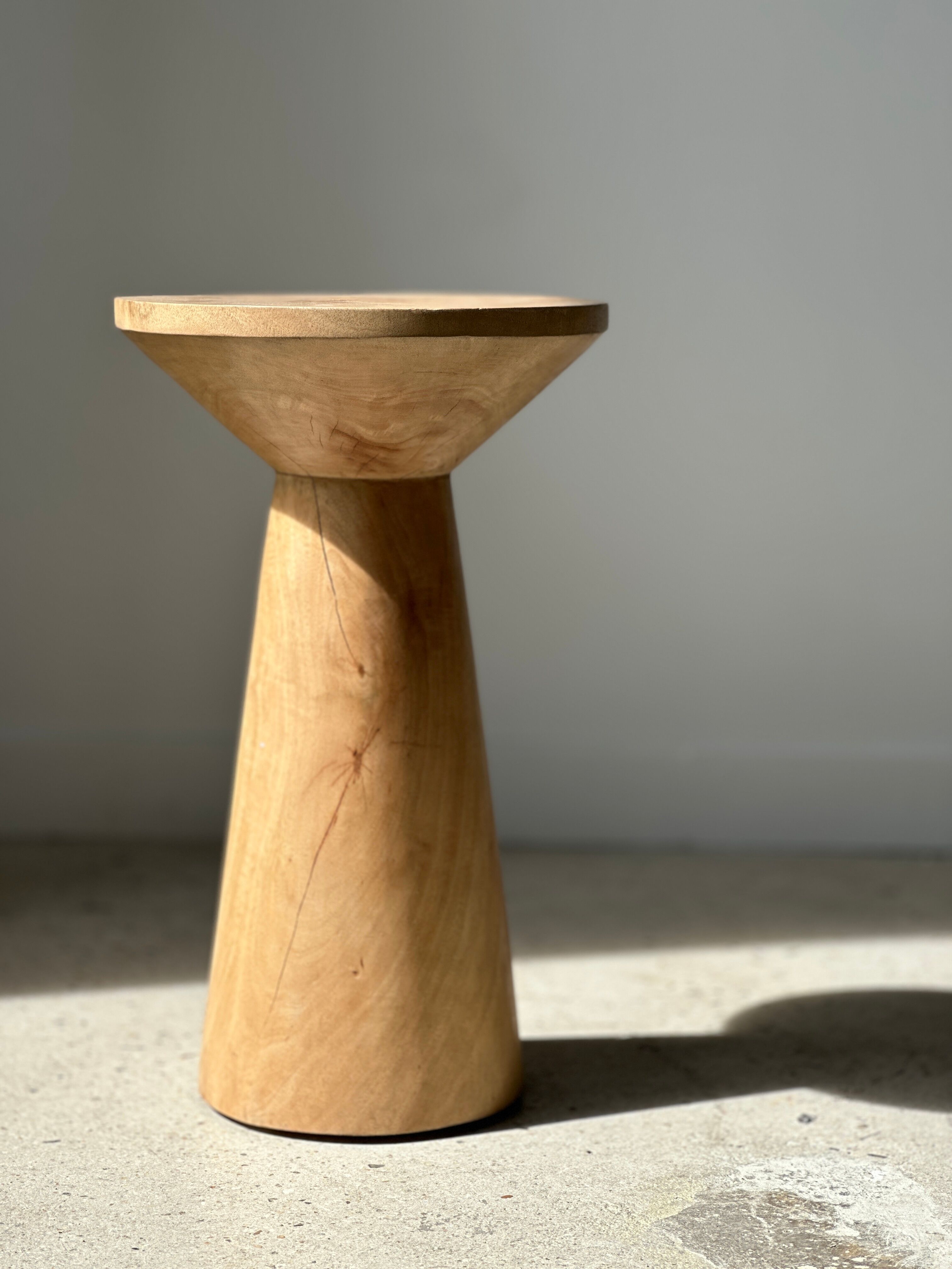 Side table, end of sofa in natural mango monoxyl conical tray H:50cm