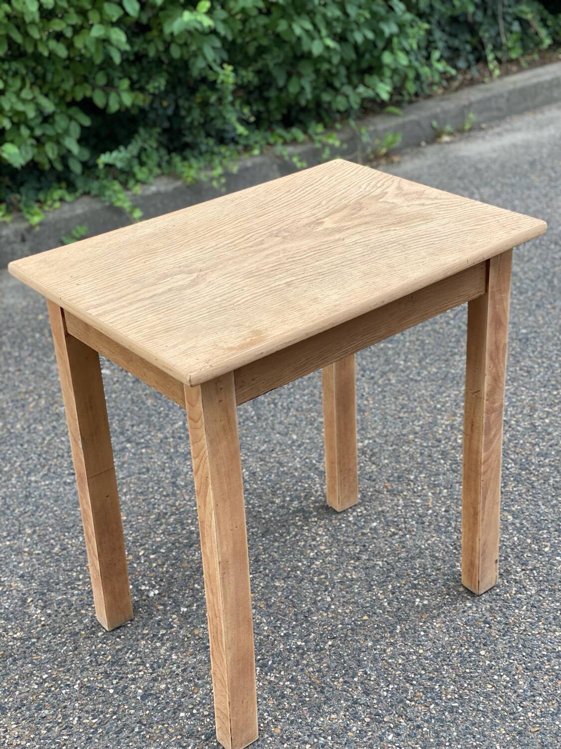 Table de ferme rénovée en bois massif brut