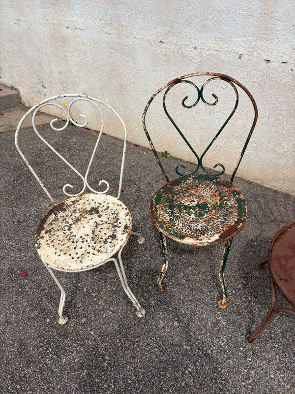 Chaises de jardin vintage dépareillées