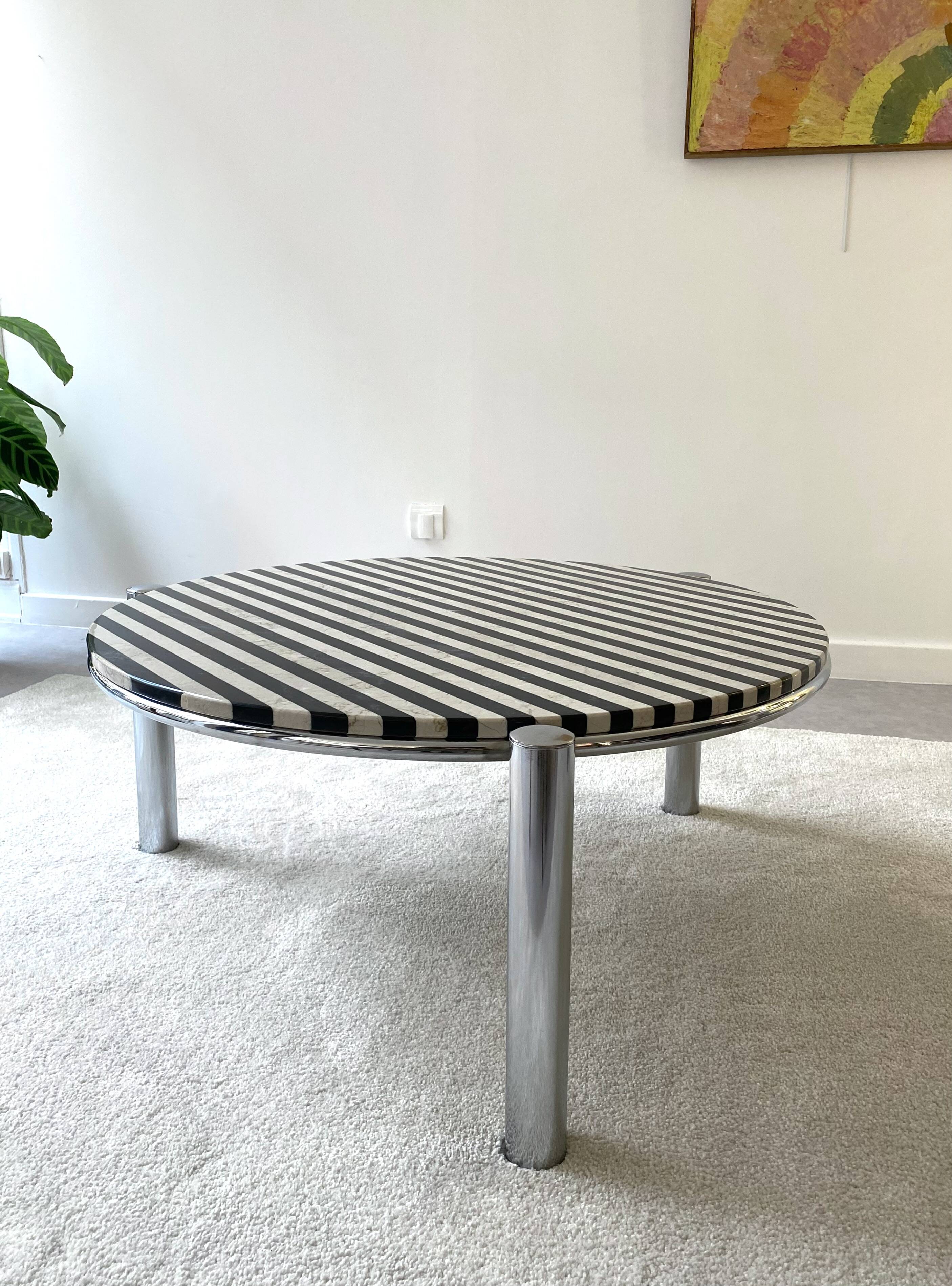 Table basse tripode, plateau en marbre crème et noir, vintage 1970