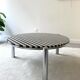 Table basse tripode, plateau en marbre crème et noir, vintage 1970